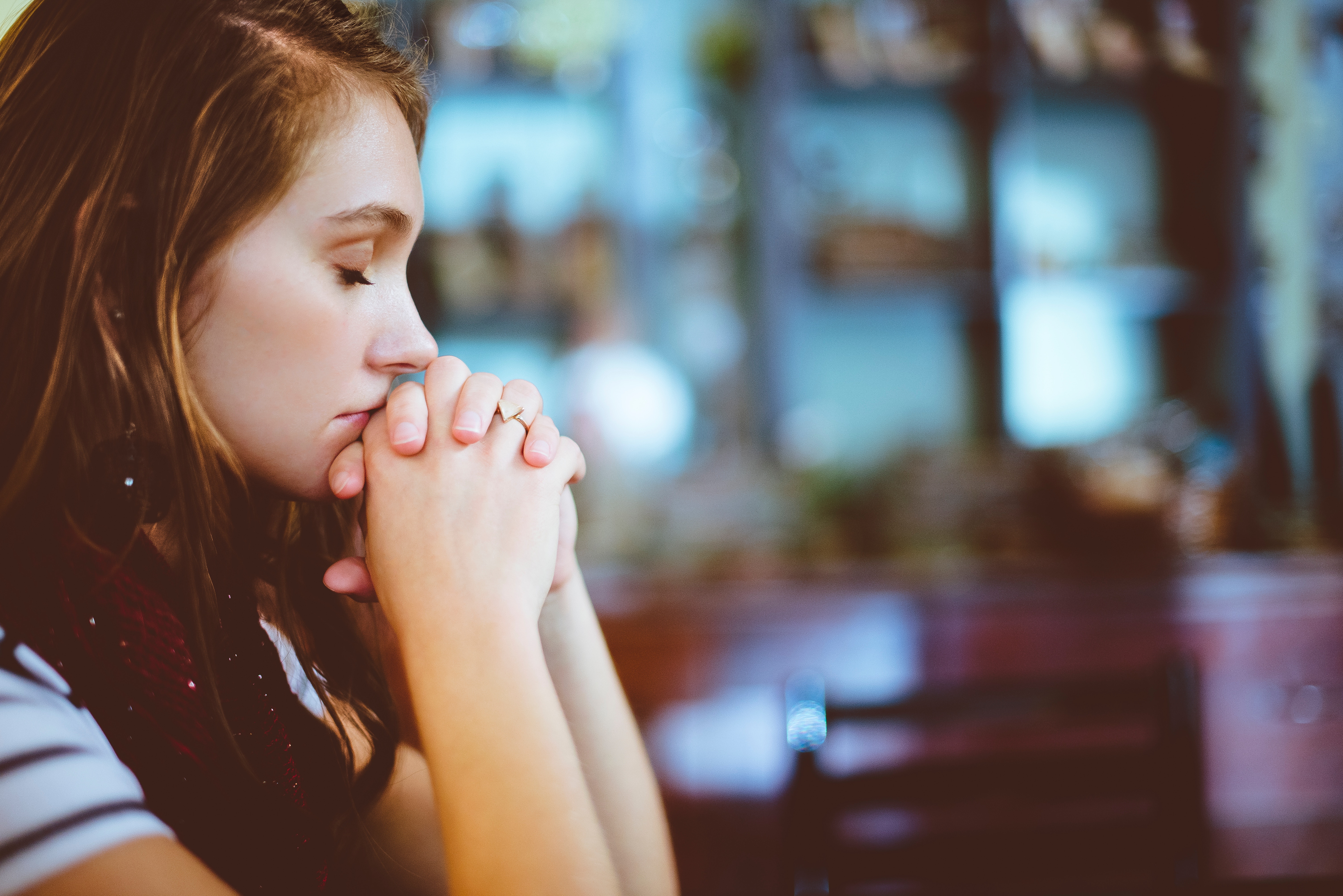 Girl praying.jpg